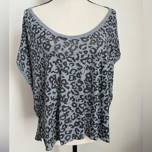 Tyler Jacobs Feel the Piece Gray Animal Print Top, Size M/L